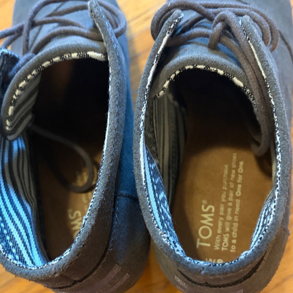Never Worn Toms Grey Suede Lace-Up Wedge Booties - Picture 5 of 6